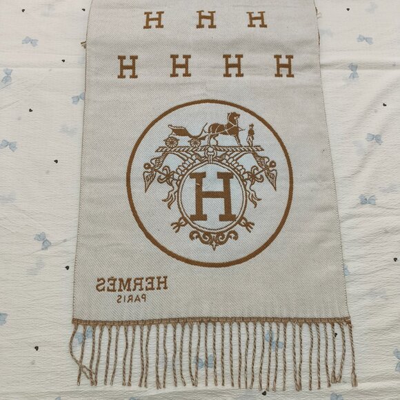 Hermès Reversible Cashmere Scarf - Picture 5 of 6